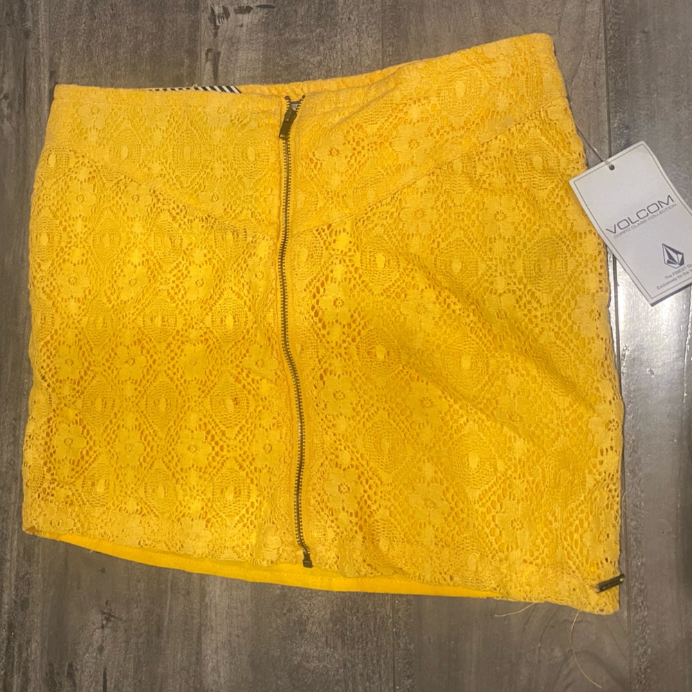 NWT Yellow zip up lace Volcom skirt